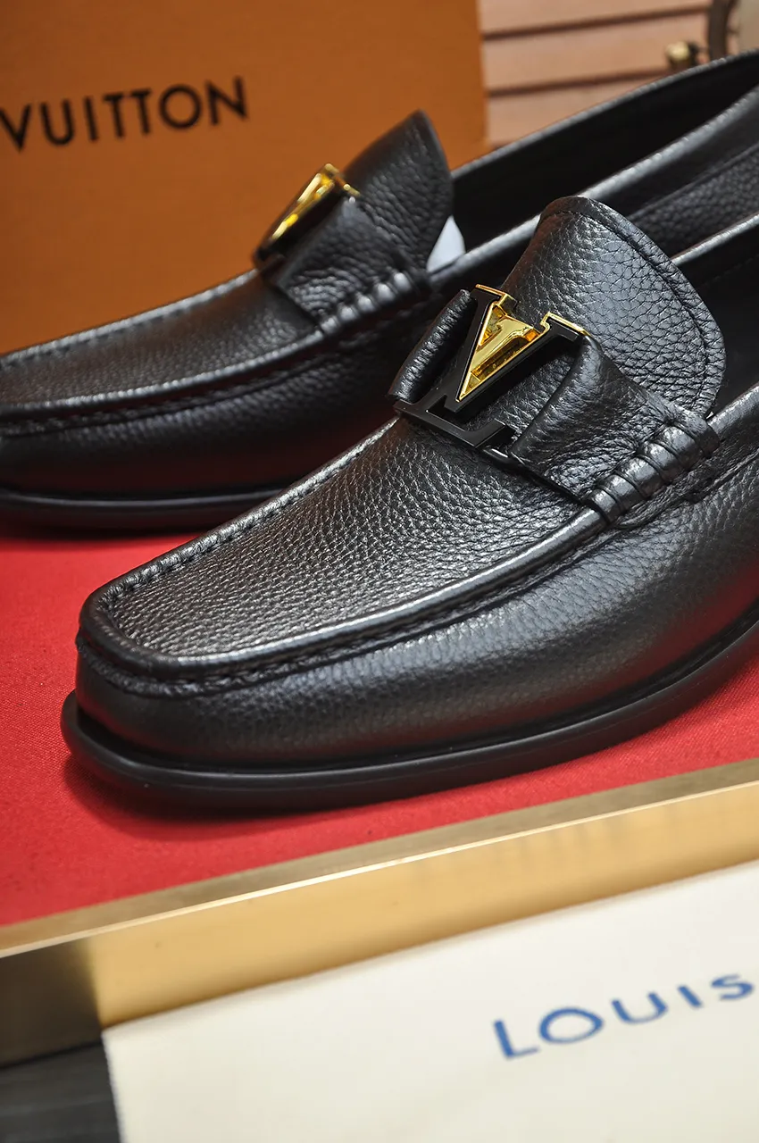 Men's men's shoes 💰520💶 [LV] (original single cowhide lining) 🍀LV's latest genuine leather business suit shoes are launched simultaneously on the official website. The first-layer cowhide imported from Italy is made of heavy gold, 💥official website 1:1 rubber outsole. Versatile to wear, high-end without losing class, and the color combination is extraordinary. This four-season style is alluring when worn on your feet, showing off your big-name flair. Standard code 38-45 (45 customized)